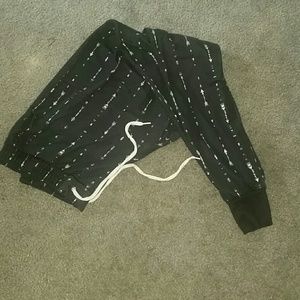 Arrow Printed Joggers